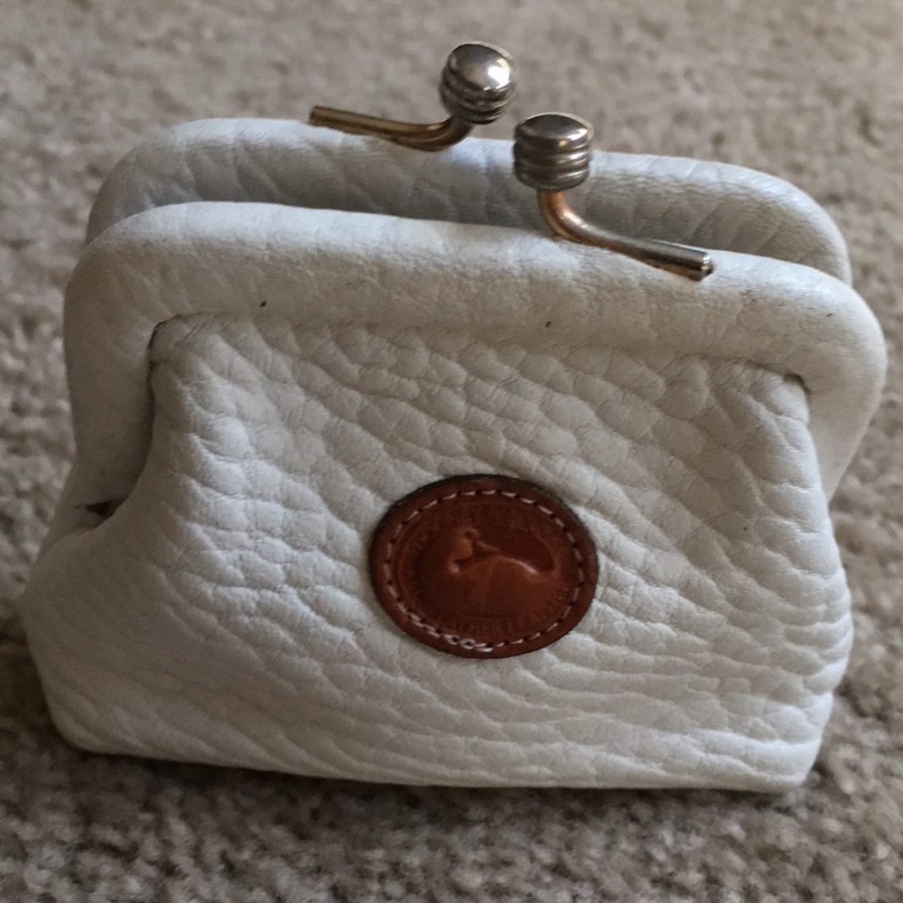 White Leather Kiss-Lock Coin Purse with Leather Emblem
